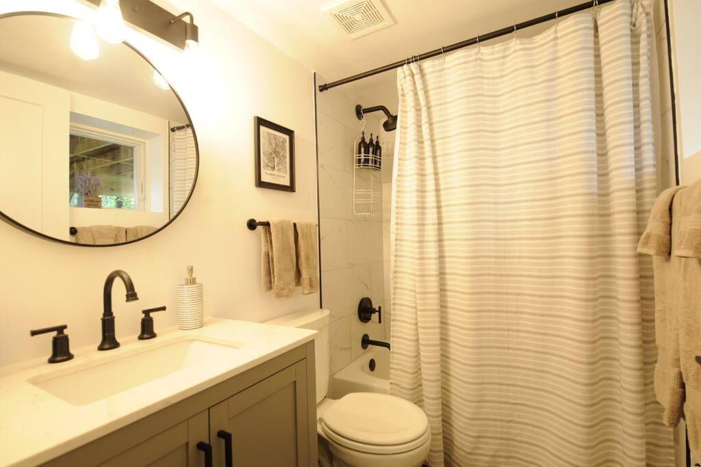 Cherry Blossom Townhouse, Easy Dc Access Washington Exterior photo