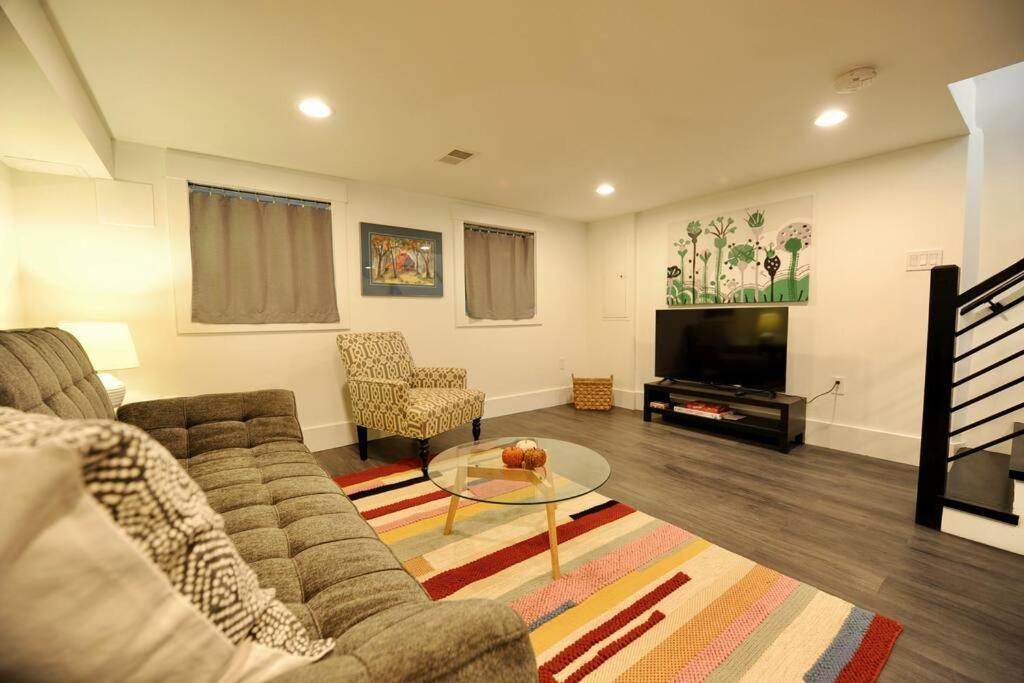 Cherry Blossom Townhouse, Easy Dc Access Washington Exterior photo